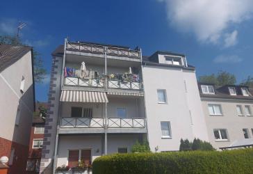 Gemütliche Wohnung in einer ruhigen Straße, mit Garage