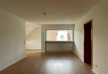 Helle Dachgeschoss-Wohnung mit Balkon