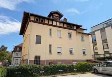 MFH in zentraler Lage - Altbaucharme, großzügige Wohnflächen und attraktives Entwicklungspotenzial