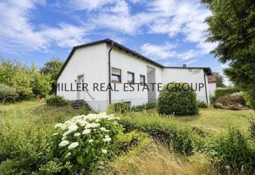 Renovierungsbedürftiges Einfamilienhaus mit großem Grundstück, Garten, Garage und Ausbaupotenzial in Ingolstadt-Pettenhofen!