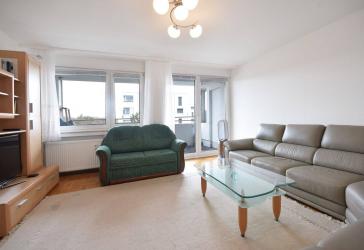 AIGNER - Vermiete 2,5-Zimmer-Wohnung mit geräumigen West-Balkon am Hachinger Bach