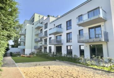 Drei Zimmer, zwei Dachterrassen und Stellplatz - Moderne Neubauwohnung in zentraler Lage