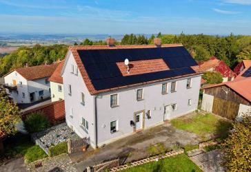 Großzügiges Wohnhaus mit traumhaften Fernblick in Weißenbrunn OT