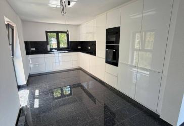(Neubau und Erstbezug) Hochwertige 3,5-Zimmer-Wohnung mit Markenküche, Keller & Stellplatz in Stuttgart-Wangen