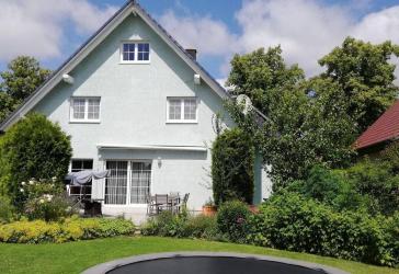 Stilvolles Einfamilienhaus mit großem Grundstück und vielseitigen Nutzungsmöglichkeiten