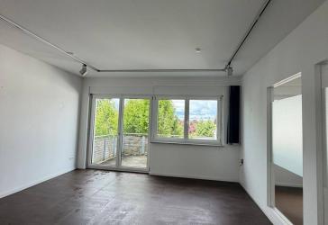Großzügige 4-Zimmer-Wohnung im Loftstil - Balkon & Aufzug, zentral in Zirndorf