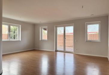 Lichtdurchflutete Erdgeschosswohnung mit großzügigem Garten