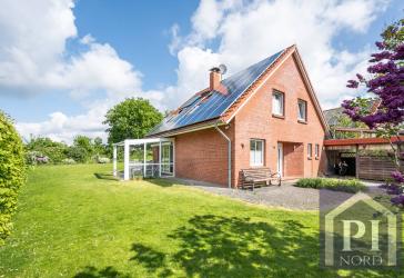 Modernes Familiendomizil in Kiel-Meimersdorf mit Wintergarten, Sauna und blühender Streuobstwiese