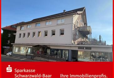 Gepflegtes Mehrfamilienhaus mit Gewerbeeinheiten
