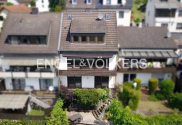 Solides Einfamilienhaus mit Einliegerbereich in Höhen- u. Blicklage