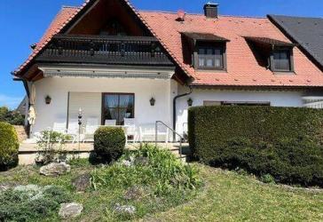 N-Großgründlach-Reutles / Helles Einfamilienhaus mit Garagen und Stellplätzen