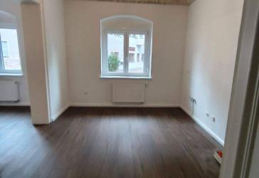 Erstbezug nach Renovierung!Familienfreundliche 3,5-Zi.-Whg. am Kluser Platz!