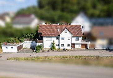 Großzügiges Einfamilienhaus mit drei Garagen- Platz für die ganze Familie