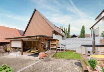 Gepflegtes 2-3 Familienhaus in beliebter Lage von Straubenhardt