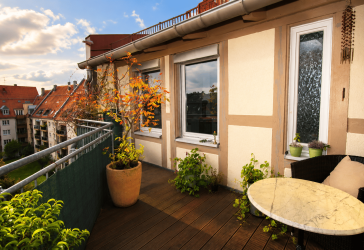 Exklusive 5-Zimmer-Altbauwohnung am Stadtpark mit Terrasse