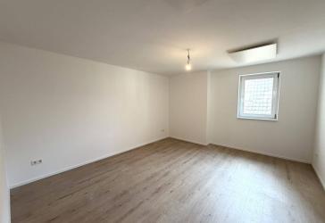 Erstbezug nach Sanierung: 2,5-Zimmer-Wohnung mit Terrasse und Wintergarten