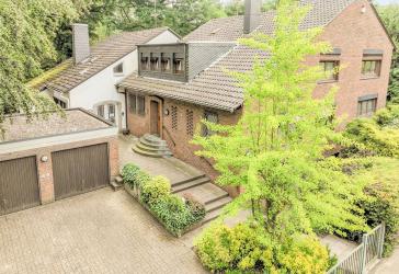 Kombination aus zwei Einfamilienhäusern mit 2 Garagen und ca.413 m² Wohnfläche in Mülheim - Speldorf