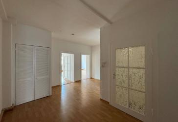 5-Zimmer-Wohnung mit Balkon in der Fußgängerzone