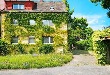 PLATZ FÜR MEHRERE GENERATIONEN! 2 FAM- DHH mit Garage und Garten in ruhiger, grüner Lage!
