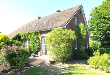 Ein schönes solides Einfamilienhaus in bester Lage, mitten in Wittmund gelegen.