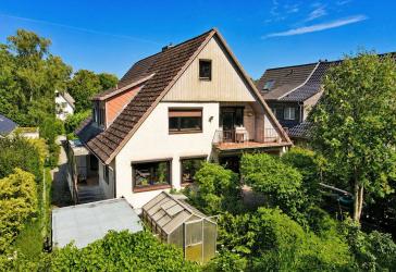 Doppelhaushälfte in ruhiger Lage von Alt-Rahlstedt mit wunderschönem Garten