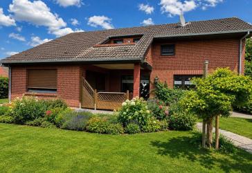 Haus mit ElWo, EBK und Garage in zentrumsnaher Wohnlage!