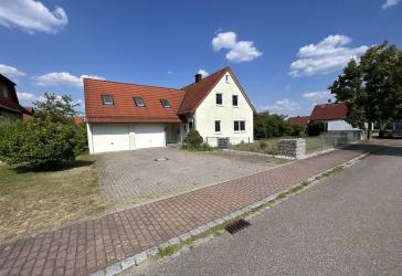 Einfamilienhaus mit Einliegerwohnung und idyllischem Garten