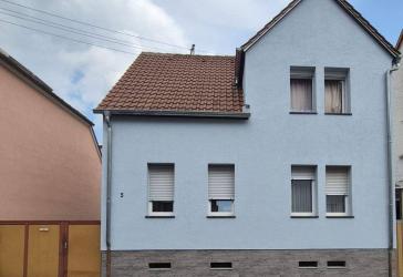 Energetisch Modernisiertes Wohnhaus mit Garten