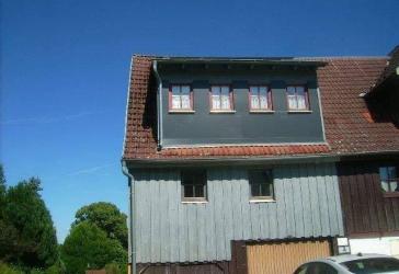 Sanierte DHH mit 2 PKW-Stellplätzen!