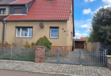 Großzügiges und gepflegtes Wohnhaus in exponierter Lage