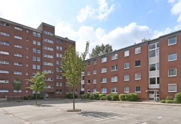 Schöne 3,5 Zimmer Wohnung mit Balkon und Stellplatz in begehrter Lage von Reinbek.
