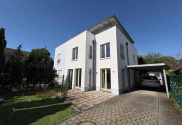 Doppelhaushälfte mit Dachterrasse und Carport