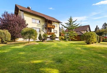 Mehr als ein Haus: 2 separate Wohnungen und Bauvorbescheid auf großem Gartengrundstück!