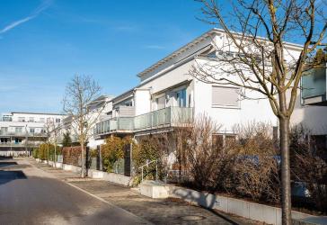 Zentrale Lage! Schöne 4-Zimmer-EG-Wohnung mit großer Terrasse, barrierefrei, in begehrter Lage zu verkaufen!