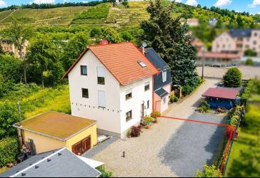 GROSSZÜGIGES HAUS 2.956 M² GRUNDSTÜCK, GARTEN, GARAGE, ENTWICKLUNGSPOTENZIAL RADEBEUL (VERMIETET)