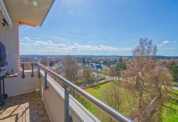 Helle 3 Zimmerwohnung mit Ausblick, Aufzug und Tiefgaragen-Box