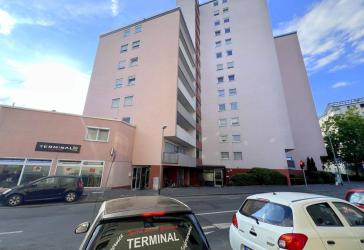 JETZT ODER NIE! Sanierungsbedürftige 2,5 ZI-Whg mit Balkon und Stellplatz in Offenbach-Stadtmitte