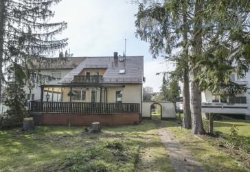 Großzügige DHH mit 2 WE auf 1.181m² Grundstück und Entwicklungspotenzial