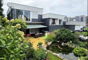Modernisiertes Einfamilienhaus 2 Bäder Terrasse großer Garten Pool Doppelgarage 3-4 PKW-Stellplätze