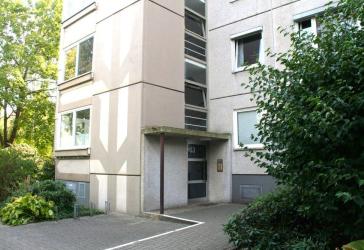 **Attraktive 4-Zimmer-Wohnung mit großem Balkon nebst Garage in Laatzen-Mitte**