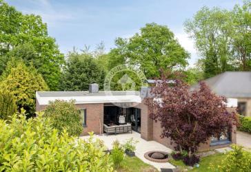 Traumhaftes Wohnen am Wasser - hochwertiger Bungalow in begehrter Lage