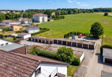 Ruhig gelegene 2-Zimmer-Wohnung mit offener Wohnküche, Balkon & Garage - zum Sommer bezugsfrei