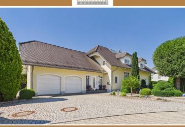 Landhaus-Villa mit außergewöhnlicher Galerie und großzügigem Wohnkonzept