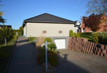 Gepflegter Winkelbungalow mit großer Tiefgarage auf 571m² Eigentumsgrundstück in Königslutter