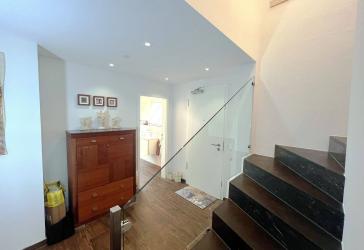 neuwertige, luxuriös ausgestattete Maisonette Wohnung in Augsburg Göggingen
