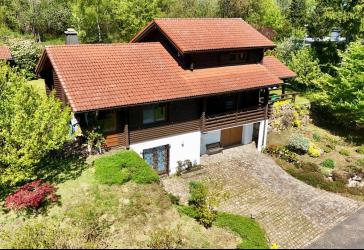 Traumhaftes Anwesen! Hochwertiges Einfamilienhaus im Blockhausstil (Firma Floss), Garage und Carport in traumhafter Lage mit Weitblick, inmitten der N