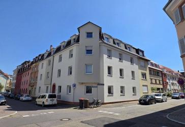 Große 4-Zimmer-Dachgeschosswohnung in Pforzheim-Brötzingen, ca. 110 m², saniertes Mehrfamilienhaus