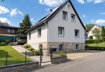 Repräsentatives, vollumfänglich kernsaniertes Einfamilienhaus in Höchberg zu verkaufen