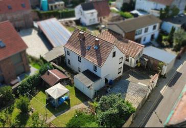 Platz für die ganze Familie: Ihr großzügiges Einfamilienhaus mit Hof, Nebengelass und Garten!