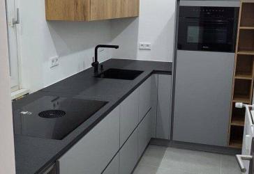 Modernisierte 2-Zimmer-Wohnung mit saniertem Balkon, Miele-Küche und Stellplatz in Erkrath-Hochdahl